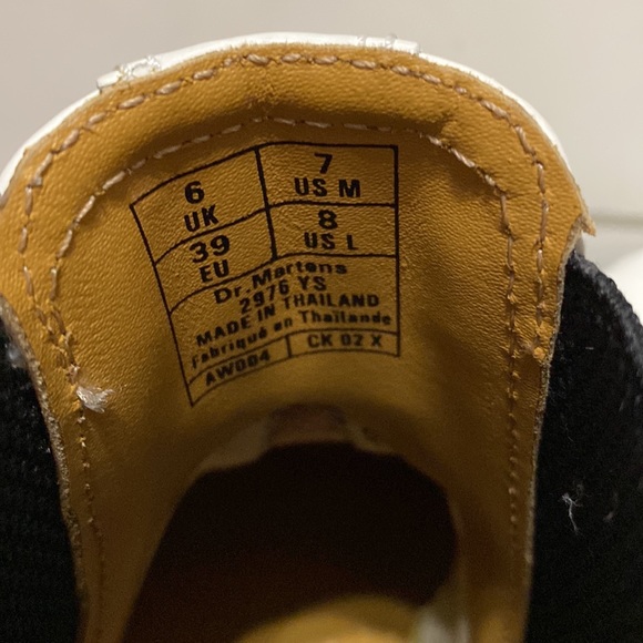 White Chelsea boot, Doc. Marten’s, worn twice, woman’s US 8 - Picture 11 of 14